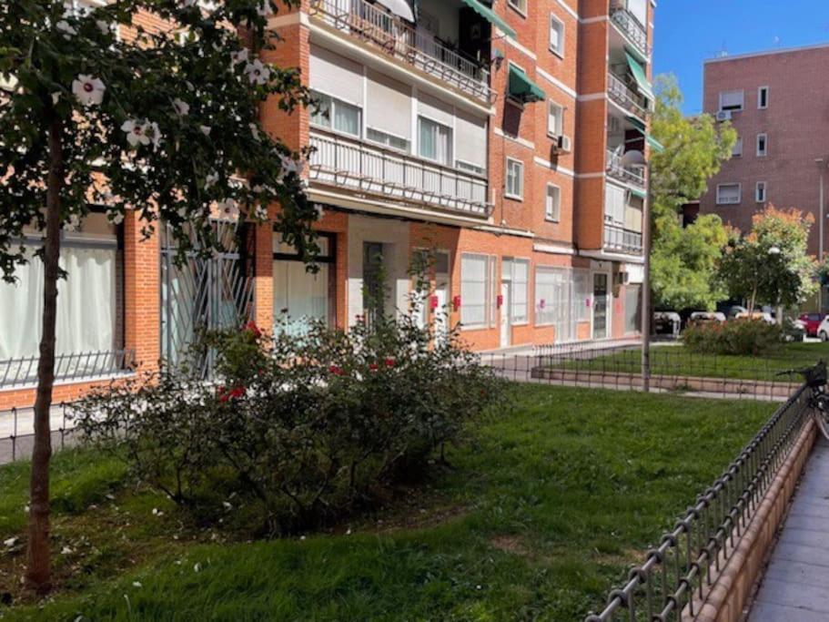 Nuevo Y Confortable Apartamento En Vista Alegre Madrid Exterior photo