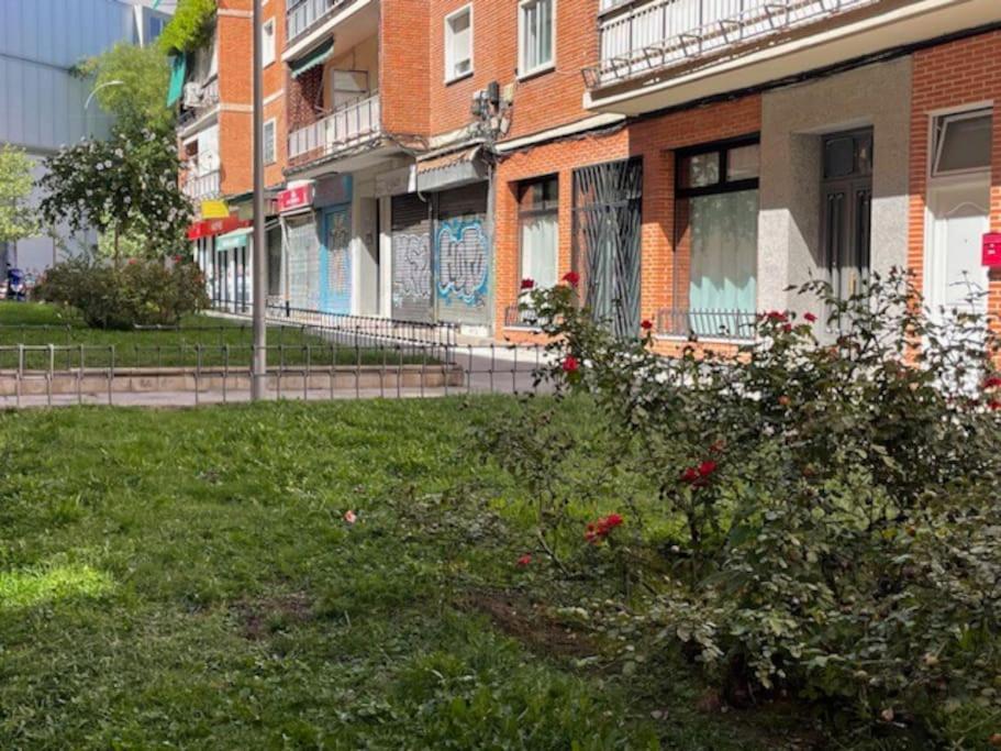 Nuevo Y Confortable Apartamento En Vista Alegre Madrid Exterior photo